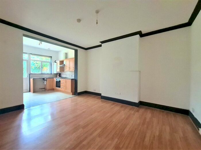 2 Bedroom Flat To Rent In North Circular Road, London, NW10