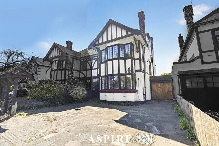 4 Bedroom Semi Detached House For Sale In Victoria Avenue, Southend-On-Sea, SS2