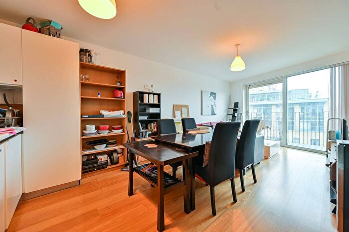 2 Bedroom Flat For Sale In Steedman Street, Elephant And Castle, London, SE17