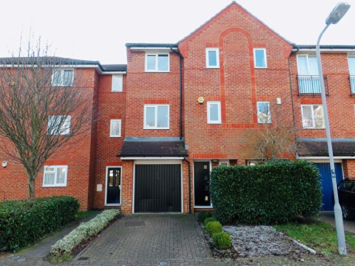 3 Bedroom Town House To Rent In Saracens Wharf, Bletchley, MK2