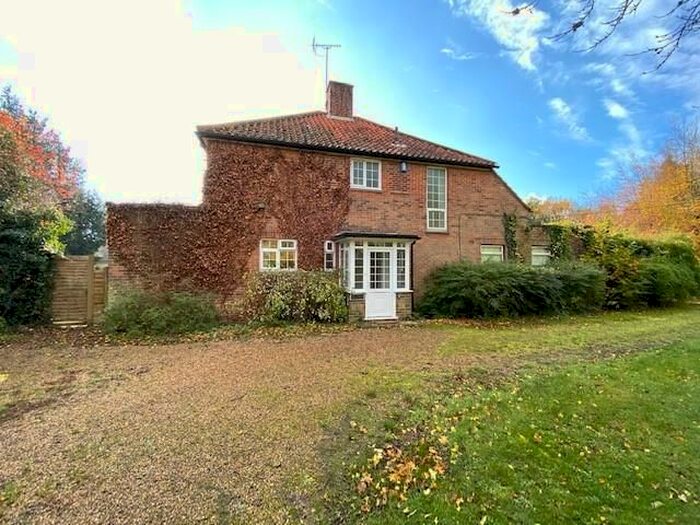 4 Bedroom Property To Rent In Church Road, Harrietsham, Maidstone, ME17