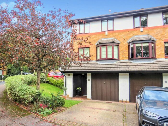 Houses for sale in Hoddesdon, Hertfordshire