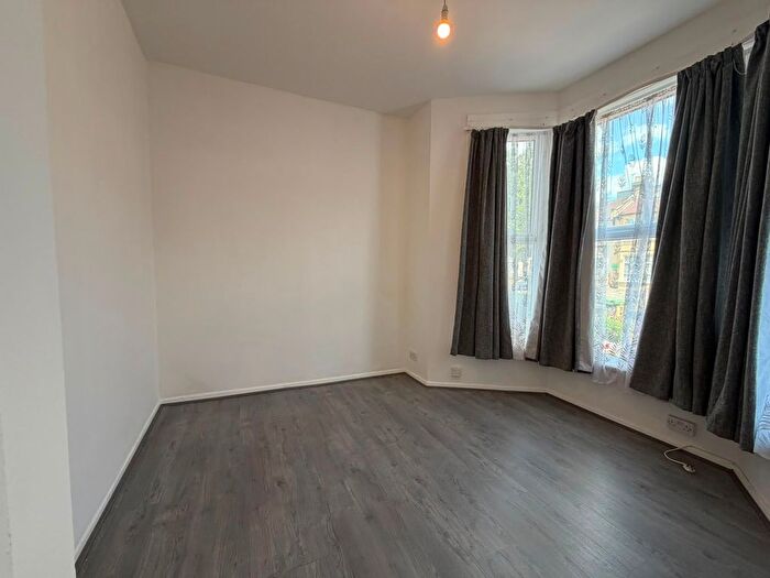 2 Bedroom Flat To Rent In Mansfield Road, Ilford, IG1