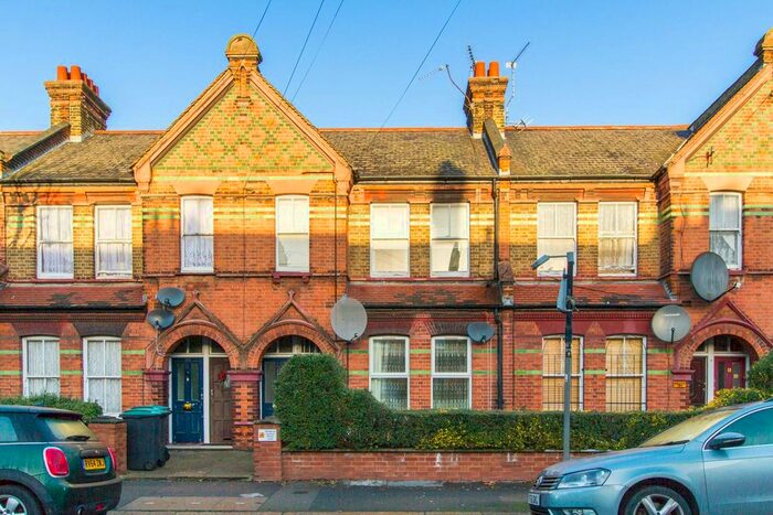 2 Bedroom Flat To Rent In Gladstone Avenue, London, La, Wood Green, London, N22