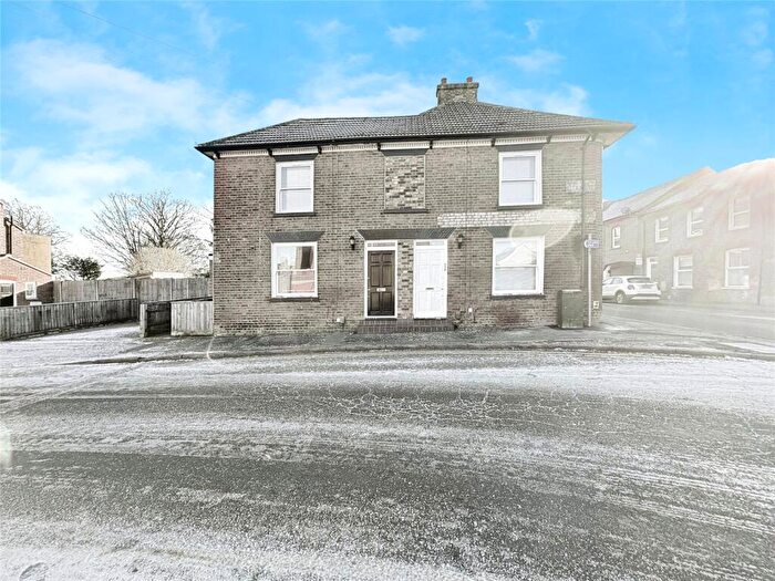 1 Bedroom Terraced House To Rent In Regent Street, Dunstable, Bedfordshire, LU6