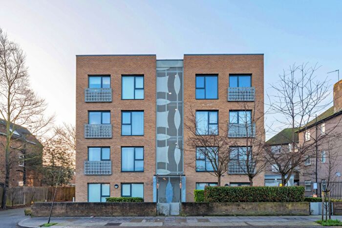 1 Bedroom Block Of Flats For Sale In Southall, UB2