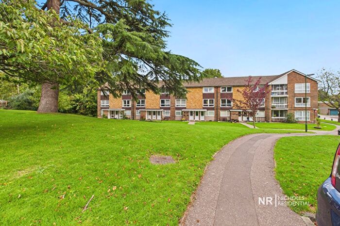 2 Bedroom Maisonette For Sale In Cotswold Court, Horsham, West Sussex., RH13
