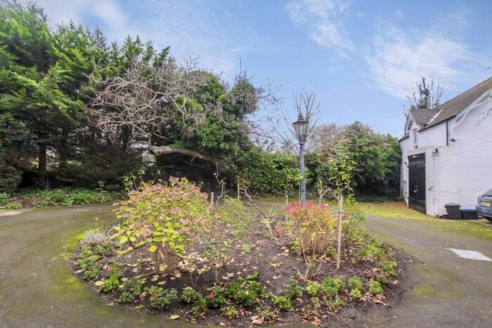 1 Bedroom Detached House To Rent In The Green, Richmond, TW9