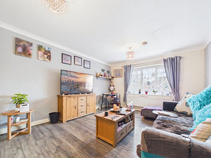 1 Bedroom Flat For Sale In Ashdene Gardens, Reading, RG30