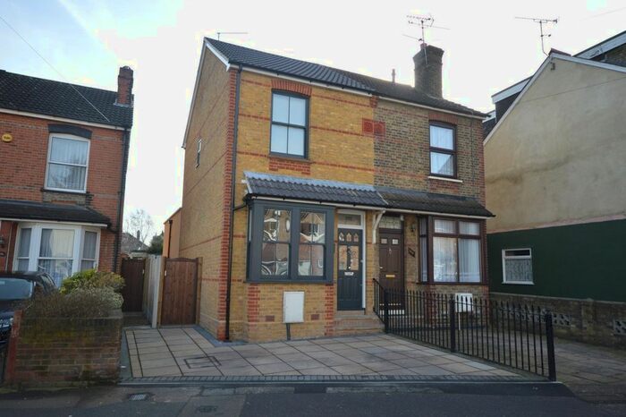 3 Bedroom Semi-Detached House To Rent In Upper Bridge Road, Chelmsford, CM2