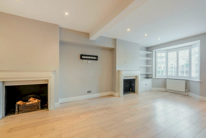 2 Bedroom End Of Terrace House To Rent In Park Road, Henley-on-thames, RG9