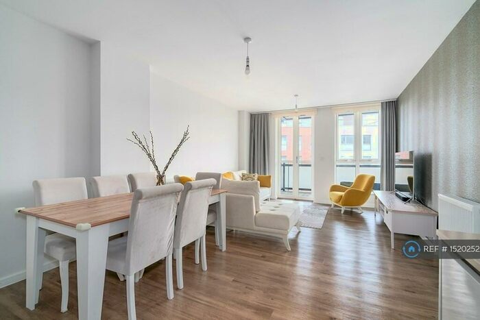 2 Bedroom Flat To Rent In Maypole Court, London, E3