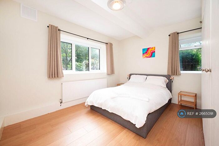 2 Bedroom Flat To Rent In Bracklyn Court, London, N1