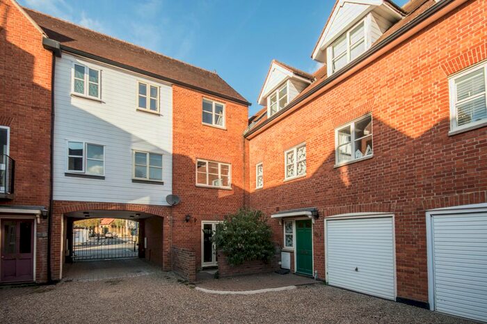 3 Bedroom Town House To Rent In Railway Street, Hertford, SG14