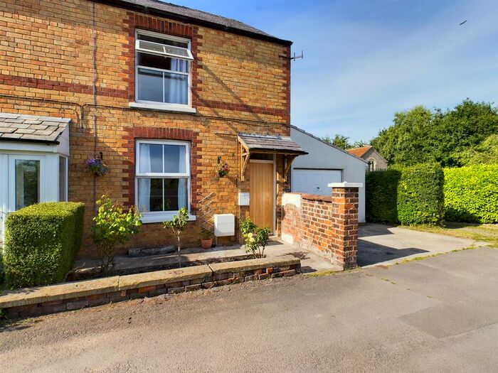3 Bedroom End Of Terrace House For Sale In South Grove, Kilham, Driffield, YO25