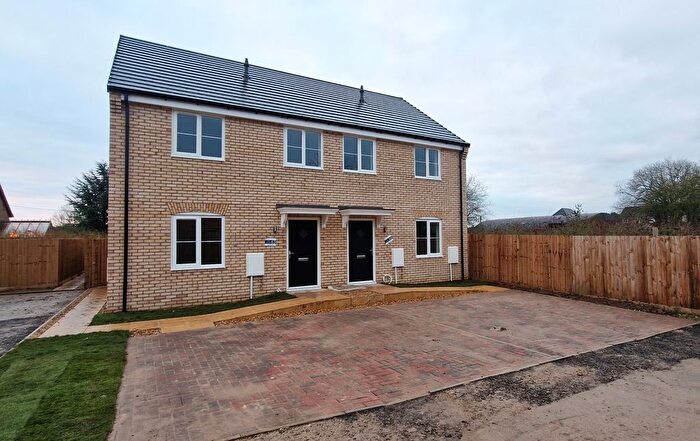 3 Bedroom Semi-Detached House To Rent In Clarence Close, Holbeach, Spalding, PE12