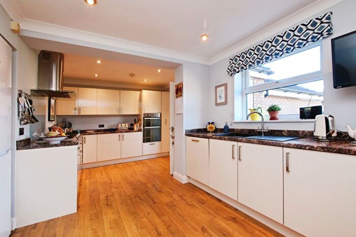 4 Bedroom Detached House For Sale In Winscar Grove, York, YO30