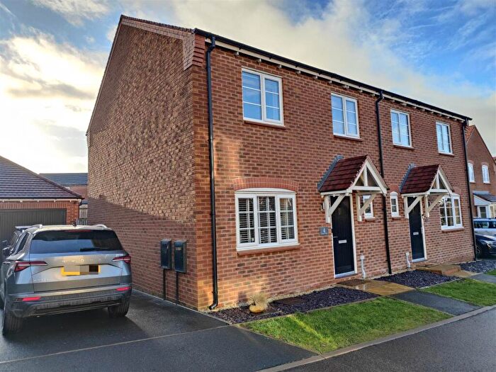 3 Bedroom Semi Detached House For Sale In Symons Way, Shipston-on-Stour, CV36
