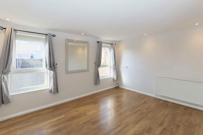 2 Bedroom Flat To Rent In Grove Road, London, W5
