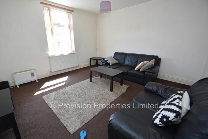 2 Bedroom End Of Terrace House To Rent In Harold Walk, Hyde Park, Leeds, LS6