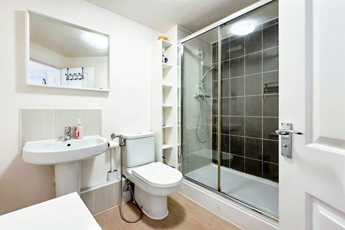 2 Bedroom Flat For Sale In Addington Avenue, Milton Keynes, Buckinghamshire, MK12