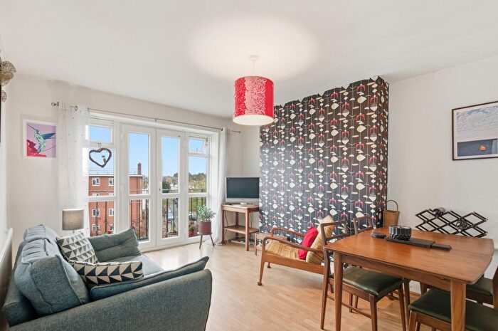 3 Bedroom Flat To Rent In Carysfort Road, London, N16