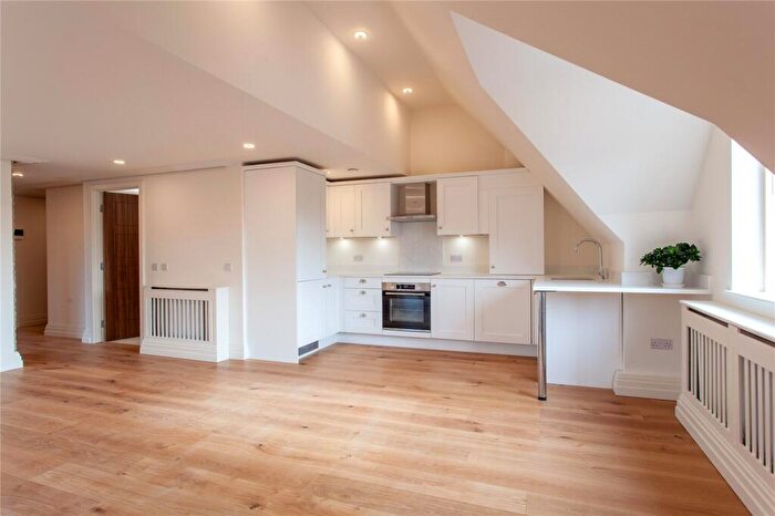 2 Bedroom Flat To Rent In Wargrave Road, Twyford, RG10