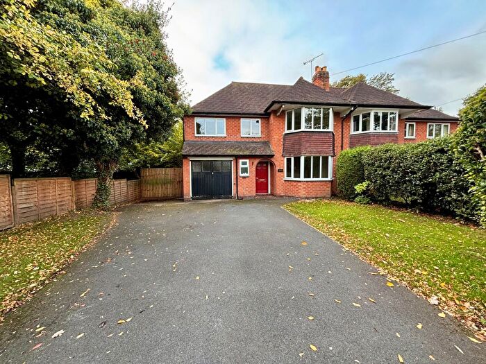 4 Bedroom Semi-detached House To Rent In Streetsbrook Road, Solihull, West Midlands, B91