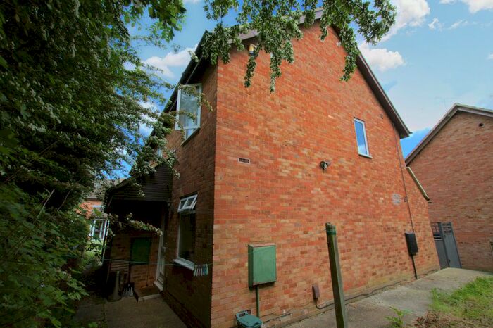 1 Bedroom Detached House To Rent In Larkswood Rise, St Albans, AL4