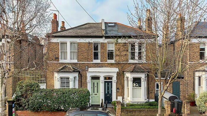 1 Bedroom Flat To Rent In Octavia Street, Battersea, London, SW11