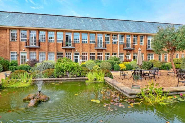 2 Bedroom Flat To Rent In De Havilland Drive, Hazlemere, High Wycombe, HP15