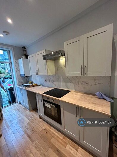 3 Bedroom Terraced House To Rent In Baker St, Huddersfield, HD3