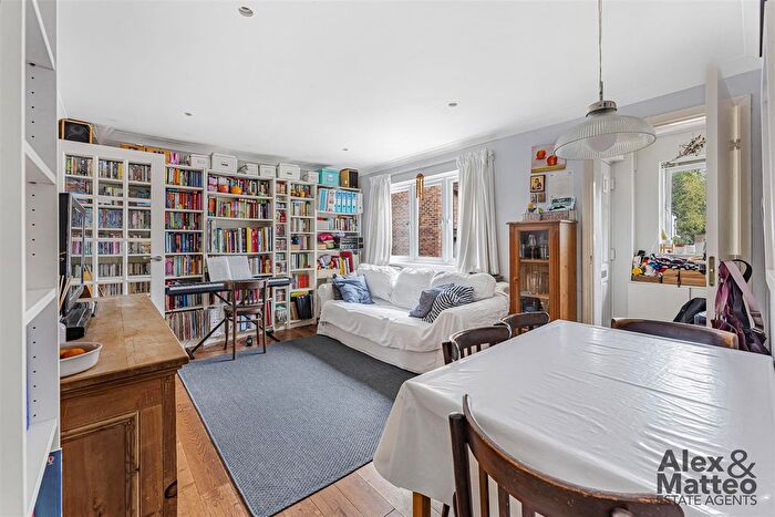 2 Bedroom Flat For Sale In Somerford Way, Canada Water, SE16