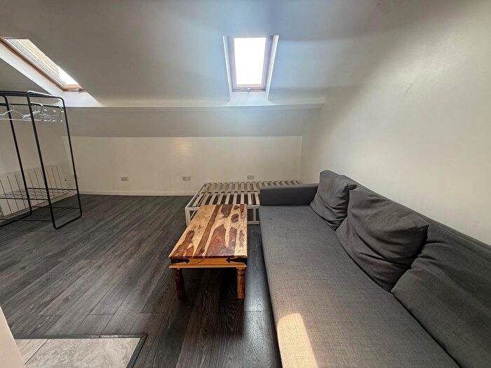 Studio To Rent In Seven Sisters Road, London, N4