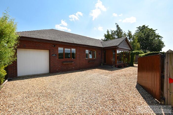 4 Bedroom Detached Bungalow For Sale In Essendine Road, Uffington, Stamford, PE9