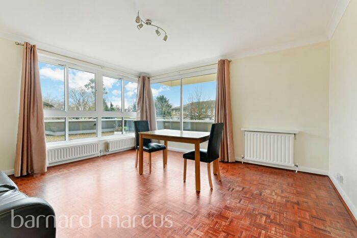 3 Bedroom Flat To Rent In Warwick Drive, London, SW15