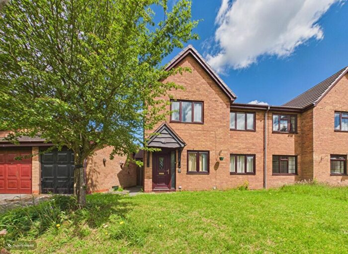 2 Bedroom Maisonette For Sale In Shelley Drive, Four Oaks, Sutton Coldfield, B74