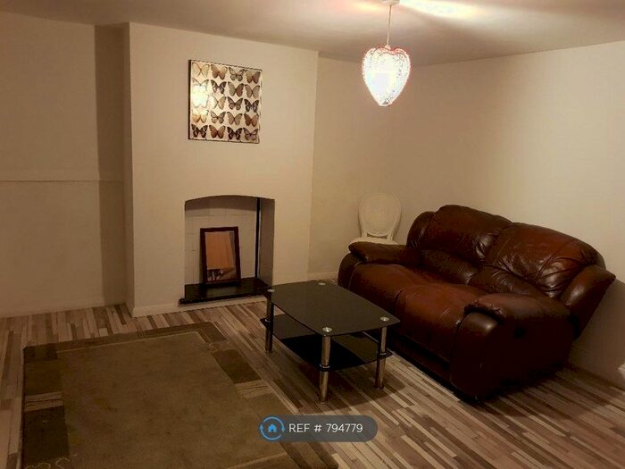 1 Bedroom Flat To Rent In Victoria Road, Warley, Brentwood, CM14