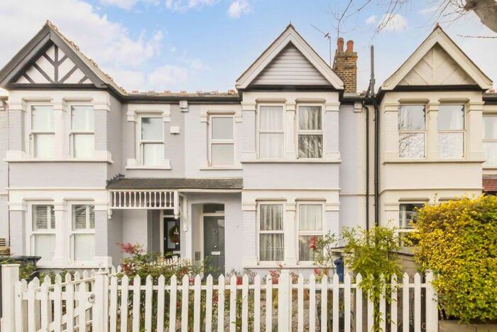 4 Bedroom Property To Rent In Midhurst Road, London W13