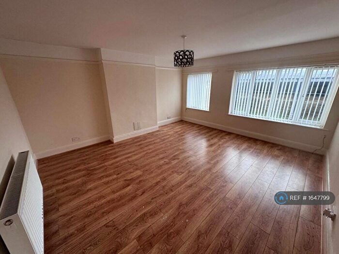 2 Bedroom Flat To Rent In Arrowe Road, Wirral, CH49