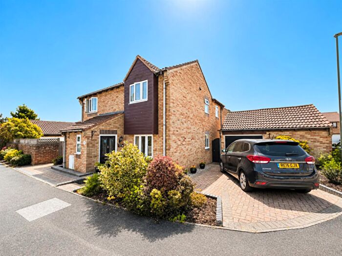 4 Bedroom Detached House For Sale In Magpie Lane, Lee-On-The-Solent, PO13