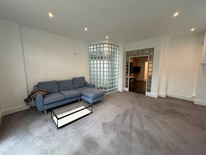 2 Bedroom Flat To Rent In Drakefield Road, London, SW17
