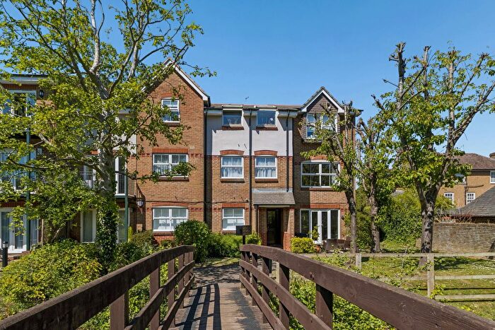 2 Bedroom Flat For Sale In Millstream Lodge, Rickmansworth, Herts, WD3