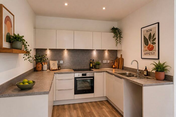 2 Bedroom Flat For Sale In Merryweather Avenue, Bristol, BS7