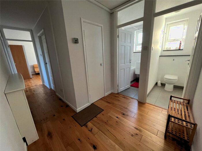 3 Bedroom Apartment To Rent In The Drive, London, N11