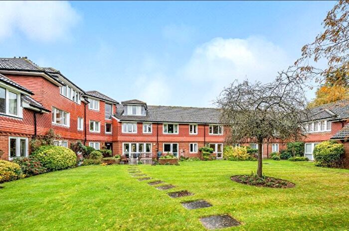 1 Bedroom Apartment To Rent In West Court, Burpham Lane, Guildford, GU4