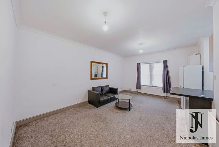 2 Bedroom Flat To Rent In Seven Sisters Road, London, N4