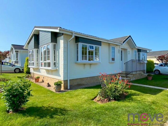 2 Bedroom Mobile/park Home For Sale In Cheltenham Road, Ashton-Under-Hill, Evesham, WR11