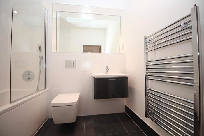 2 Bedroom Apartment To Rent In The Grove, Bath Road, Maidenhead, SL6
