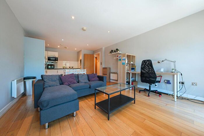 1 Bedroom Apartment For Sale In Central Quay North, Broad Quay, Bristol, BS1